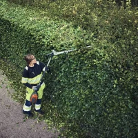 Husqvarna 525iHE3 Battery Powered Pole Hedge Trimmer - Skin Only - Image 2